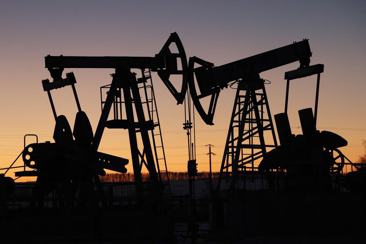 Рынок нефти. Нефть в прямом эфире. Нефть и геополитика. Биржа трейдинг. Нефть фон.