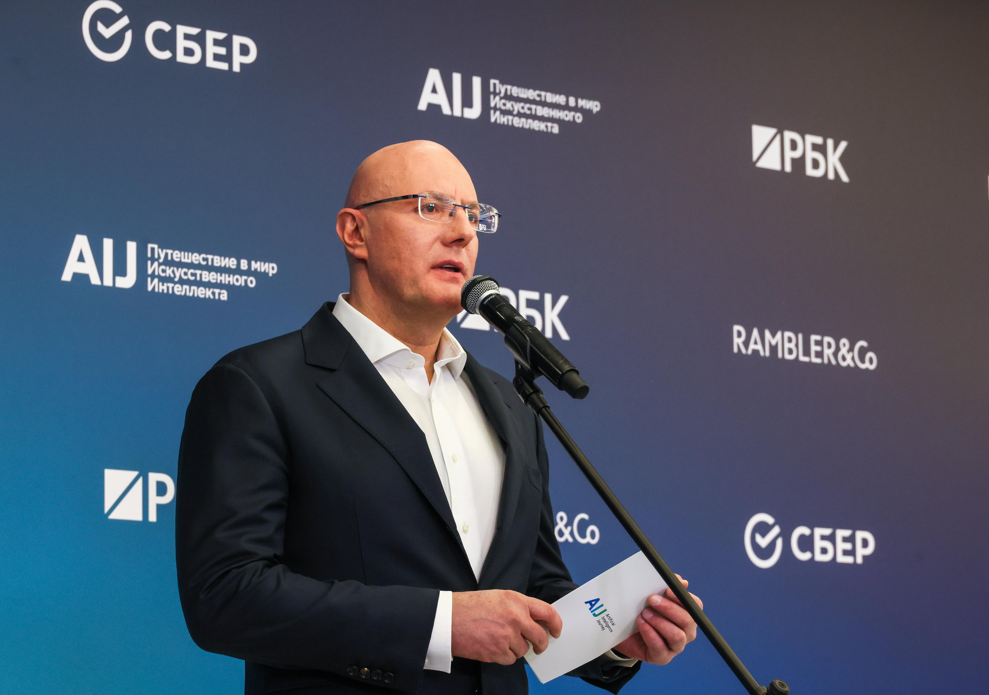 Вице-премьер РФ Дмитрий Чернышенко на Международной конференции по искусственному интеллекту AI Journey в конгресс-центре ЦМТ. Фото: Михаил Метцель/ТАСС