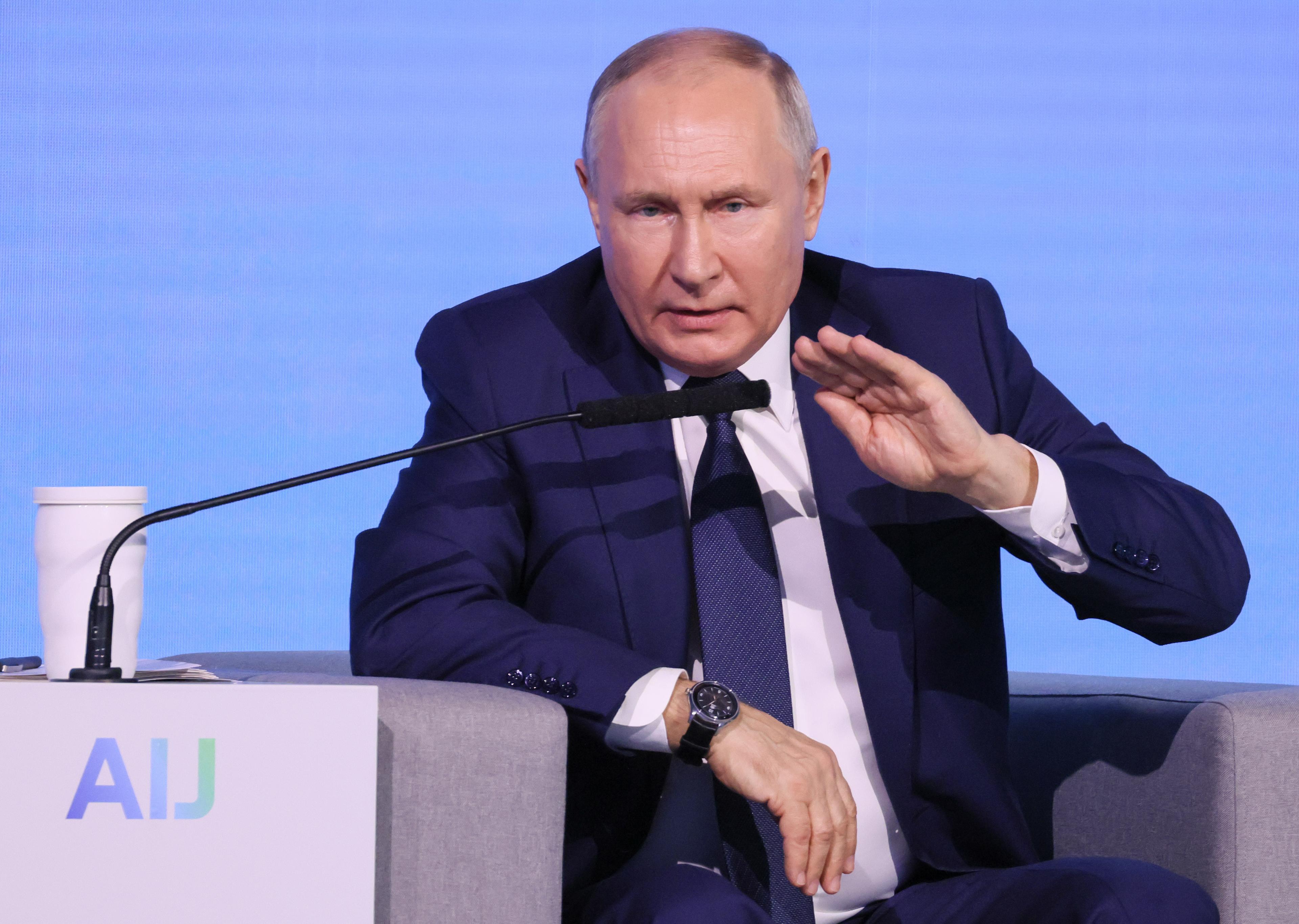 Президент России Владимир Путин на международной конференции по искусственному интеллекту и машинному обучению AI Journey в Центре международной торговли. Фото: Михаил Метцель/ТАСС