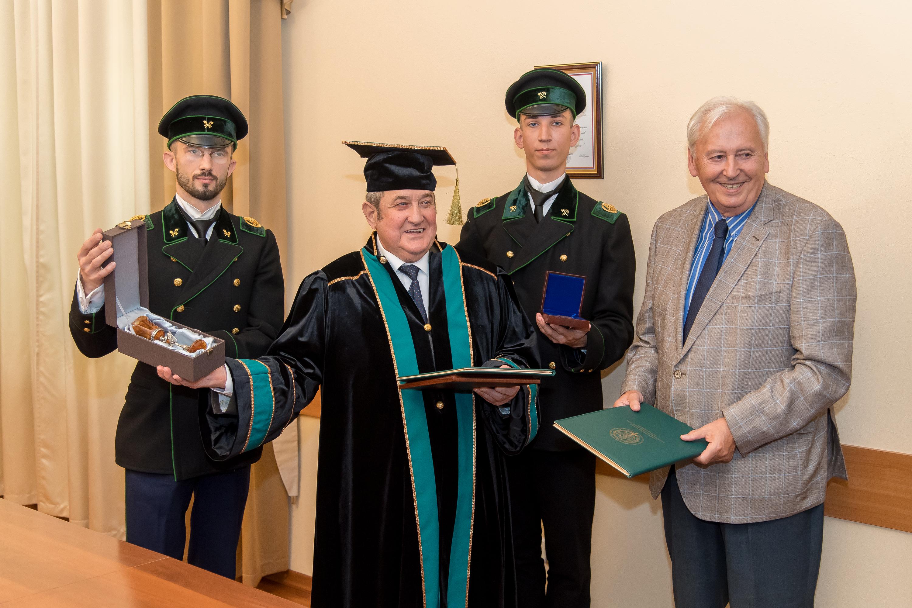3.08.2020 Вручение президенту СПП СПб А.А.Турчаку мантии, медали и диплома Почетного доктора Санкт-Петербургского государственного политехнического университета Петра Великого