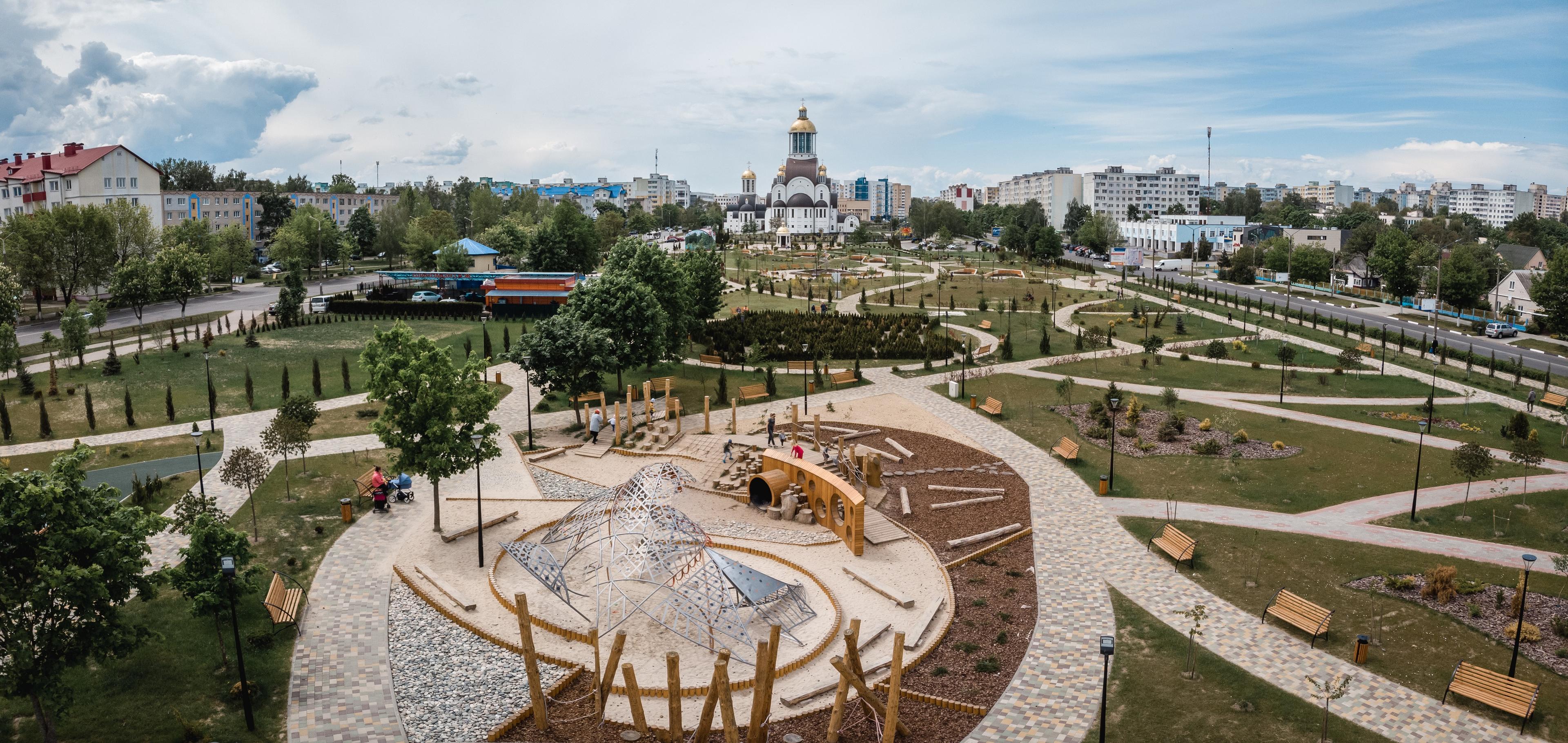 Сквер Семьи, любви и верности в Солигорске (1)