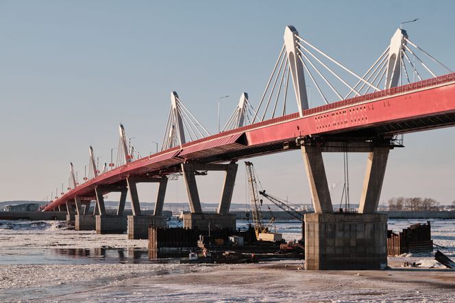 Bridge_Blagoveshchensk_-_Heihe_in_winter.jpg
